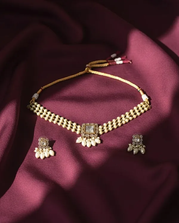 Silver_Brass_Necklace_Set_For_Women